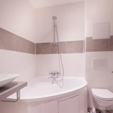 Jenner Hotel 3*